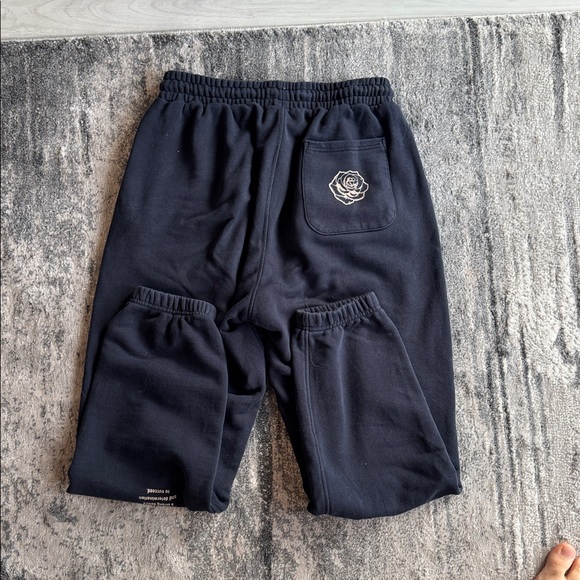 Young LA Navy Immortal Joggers - Picture 2 of 3